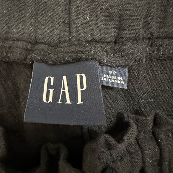 Gap | Black Cotton High Rise Shorts | Size Small - Picture 4 of 4